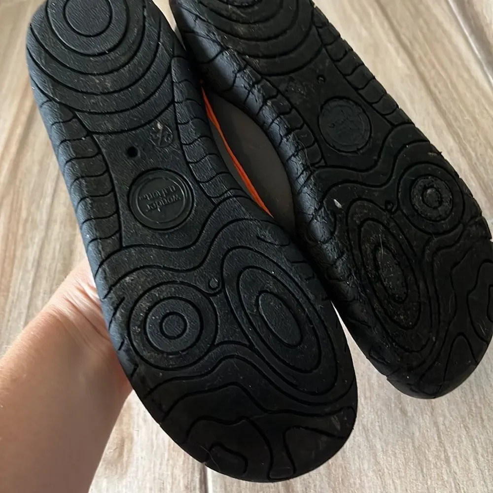 WONDER NATION Water Shoes Size 2-3